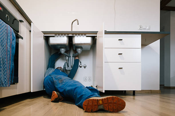 Professional Emergency Plumber technician working in Lampe, MO